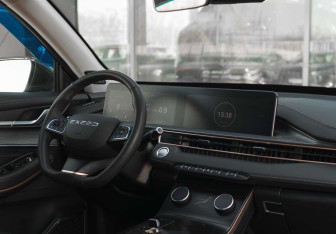 Подержанный автомобиль Exeed LX 2023 года (10 фото)