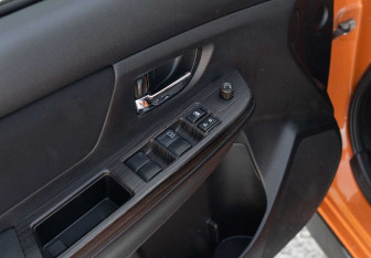 Подержанный автомобиль Subaru XV 2012 года (15 фото)