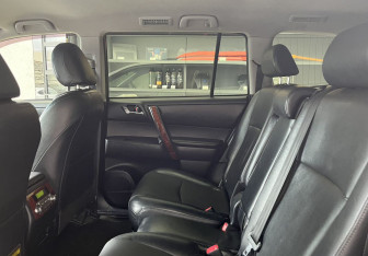 Подержанный автомобиль Toyota Highlander 2012 года (13 фото)