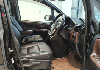 Подержанный автомобиль Toyota Esquire 2016 года (9 фото)