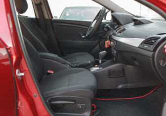 Подержанный автомобиль Renault Fluence 2010 года (19 фото)
