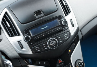 Подержанный автомобиль Chevrolet Cruze Hatchback 2014 года (14 фото)