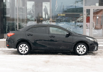 Подержанный автомобиль Toyota Corolla Sedan 2013 года (4 фото)