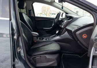 Подержанный автомобиль Ford Focus Hatchback 2011 года (21 фото)