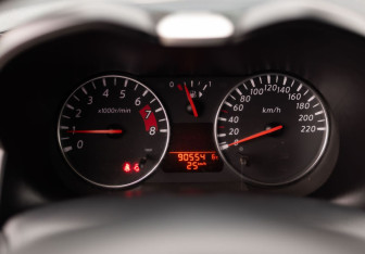 Подержанный автомобиль Nissan Note 2011 года (13 фото)