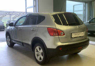 Подержанный автомобиль Nissan Qashqai 2008 года (6 фото)