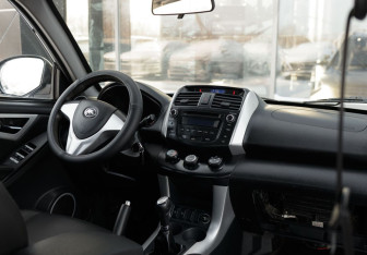 Подержанный автомобиль Lifan X60 2014 года (10 фото)