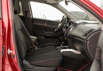 Подержанный автомобиль Mitsubishi ASX 2013 года (18 фото)