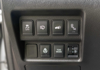 Подержанный автомобиль Nissan Pathfinder 2016 года (18 фото)