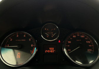 Подержанный автомобиль Peugeot 207 Hatchback 2008 года (11 фото)
