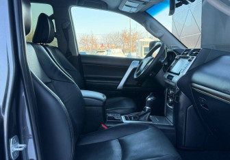 Подержанный автомобиль Toyota Land Cruiser Prado 2018 года (13 фото)