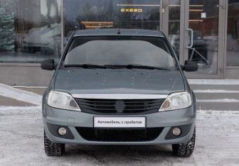 Подержанный автомобиль Renault Logan Sedan 2012 года (2 фото)