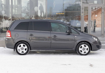 Подержанный автомобиль Opel Zafira Compactvan 2011 года (4 фото)