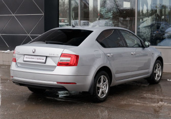 Подержанный автомобиль Skoda Octavia Liftback 2019 года (5 фото)