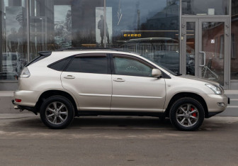 Подержанный автомобиль Lexus RX 2005 года (4 фото)