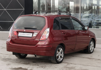 Подержанный автомобиль Suzuki Liana Wagon 2005 года (5 фото)