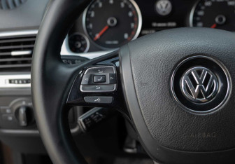 Подержанный автомобиль Volkswagen Touareg 2013 года (12 фото)