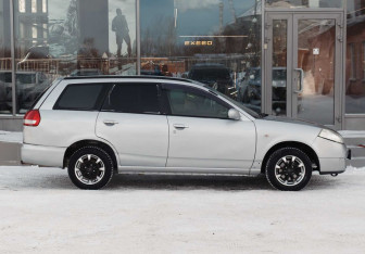 Подержанный автомобиль Nissan Wingroad 2000 года (4 фото)