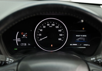 Подержанный автомобиль Honda Vezel 2018 года (12 фото)