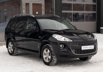 Подержанный автомобиль Peugeot 4007 2012 года (3 фото)