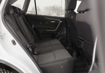 Подержанный автомобиль Toyota RAV4 2020 года (20 фото)