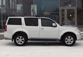 Подержанный автомобиль Nissan Pathfinder 2011 года (4 фото)