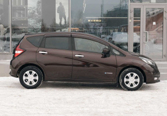 Подержанный автомобиль Nissan Note 2017 года (4 фото)