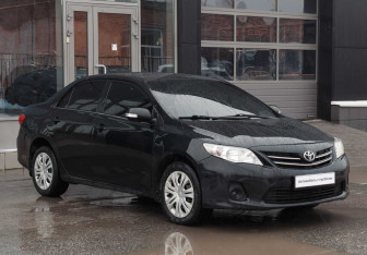 Подержанный автомобиль Toyota Corolla Sedan 2013 года (3 фото)