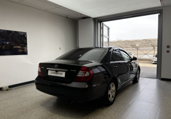 Подержанный автомобиль Toyota Camry Sedan 2001 года (4 фото)