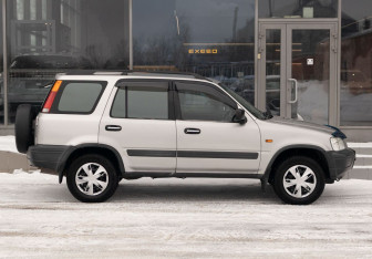 Подержанный автомобиль Honda CR-V 1996 года (4 фото)