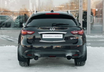 Подержанный автомобиль Infiniti FX 2010 года (6 фото)