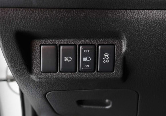 Подержанный автомобиль Nissan X-Trail 2012 года (17 фото)