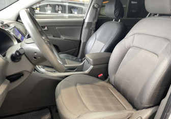 Подержанный автомобиль Kia Sportage 2011 года (8 фото)