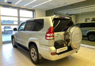 Подержанный автомобиль Toyota Land Cruiser Prado 2004 года (6 фото)