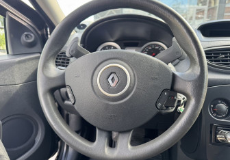 Подержанный автомобиль Renault Clio Hatchback 2007 года (15 фото)