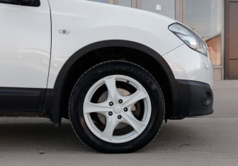 Подержанный автомобиль Nissan Qashqai 2013 года (9 фото)