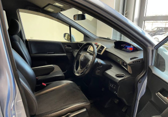 Подержанный автомобиль Honda Freed 2012 года (8 фото)