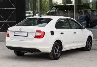 Подержанный автомобиль Skoda Rapid Liftback 2017 года (5 фото)
