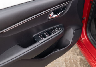 Подержанный автомобиль Kia Rio Sedan 2019 года (17 фото)