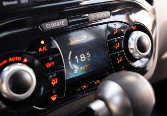 Подержанный автомобиль Nissan Juke 2013 года (19 фото)