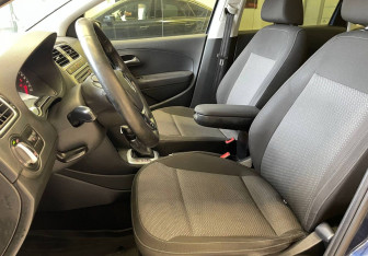 Подержанный автомобиль Volkswagen Polo Sedan 2016 года (10 фото)