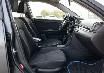 Подержанный автомобиль Mazda 3 Hatchback 2005 года (19 фото)