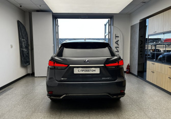 Подержанный автомобиль Lexus RX 2021 года (6 фото)
