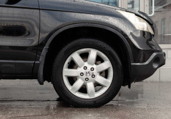 Подержанный автомобиль Honda CR-V 2008 года (9 фото)