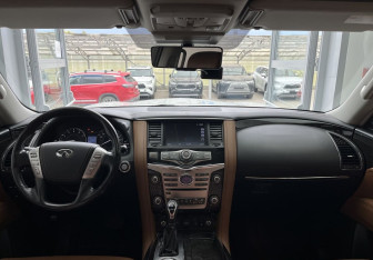 Подержанный автомобиль Infiniti QX80 2018 года (8 фото)