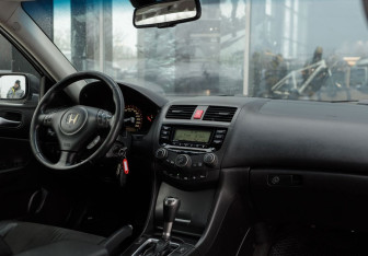 Подержанный автомобиль Honda Accord Sedan 2006 года (10 фото)