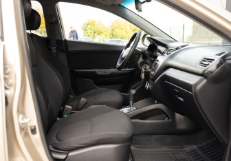 Подержанный автомобиль Kia Rio Sedan 2013 года (19 фото)