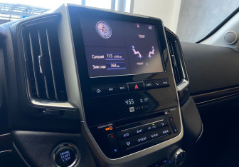 Подержанный автомобиль Toyota Land Cruiser Suv 2017 года (12 фото)