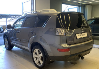 Подержанный автомобиль Mitsubishi Outlander 2008 года (6 фото)