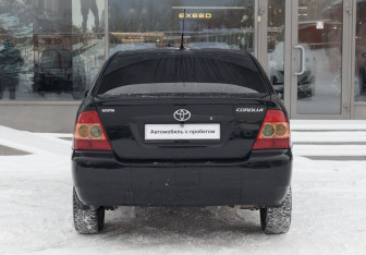 Подержанный автомобиль Toyota Corolla Sedan 2005 года (6 фото)